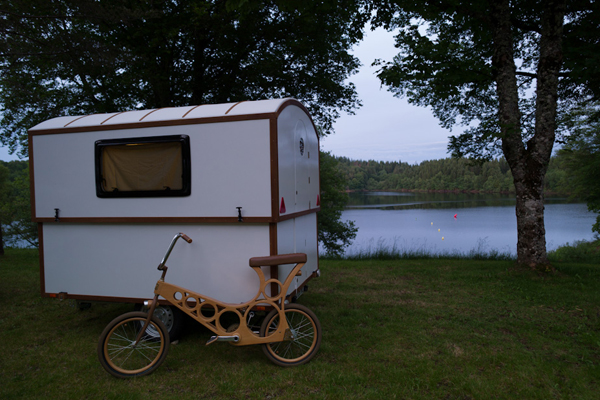 slidavan by lake